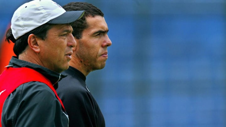 Argentine soccer star Carlos Tevez (R) l Argentine soccer star Carlos Tevez (R) l