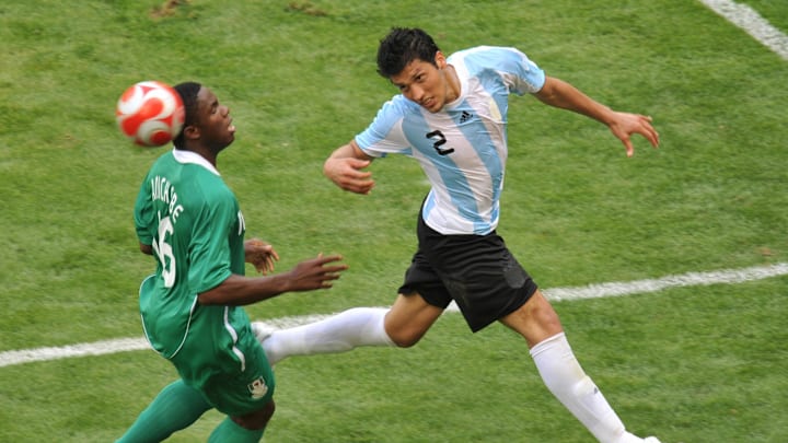 Argentinian defender Ezequiel Garay (R)