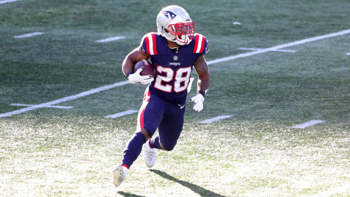 Free agent running back James White is re-signing with the New England Patriots. Free agent running back James White is re-signing with the New England Patriots.