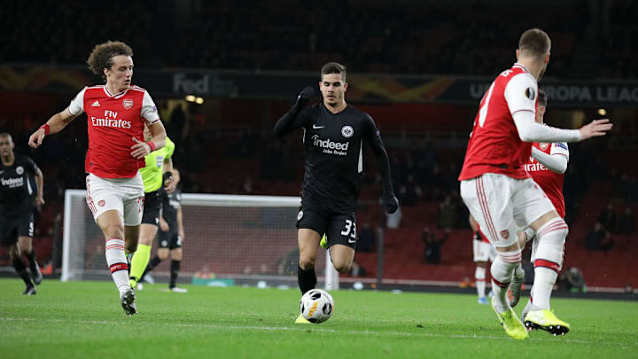 David Luiz dan Shkodran Mustafi menghadapi Andre Silva