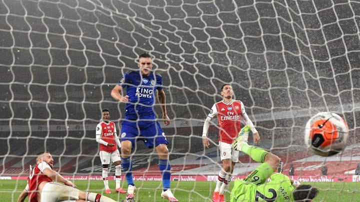 Vardy anotando ante el Arsenal