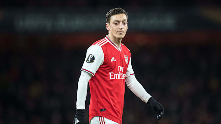 Arsenal Dan Mesut Ozil Berbeda Pendapat Soal Kontrak Baru