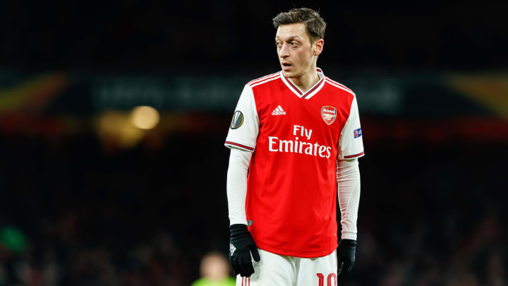 Mesut Özil fala sobre rumores de sua saída do Arsenal: "Minha posição é clara". Mesut Özil fala sobre rumores de sua saída do Arsenal: "Minha posição é clara".