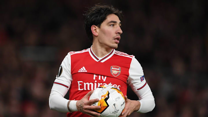 Héctor Bellerin pourrait très vite venir garnir les rangs parisiens.
