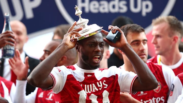 Pépé celebró su primer título con el Arsenal tras un gran partido