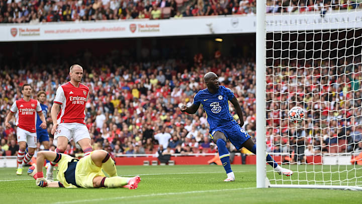 Romelu Lukaku topu ağlarla buluşturuyor. Romelu Lukaku topu ağlarla buluşturuyor.