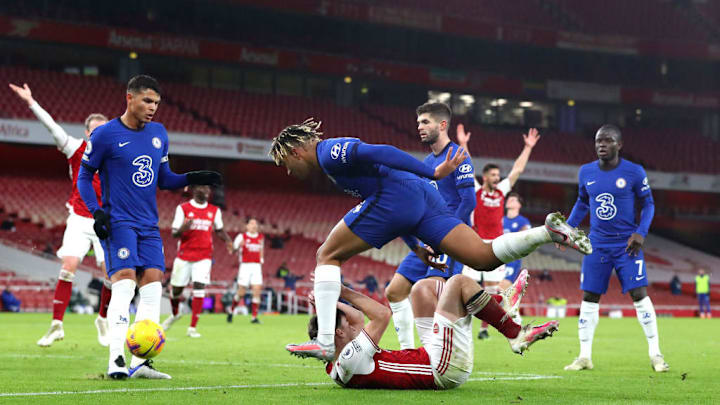 Reece James jatuhkan Kieran Tierney