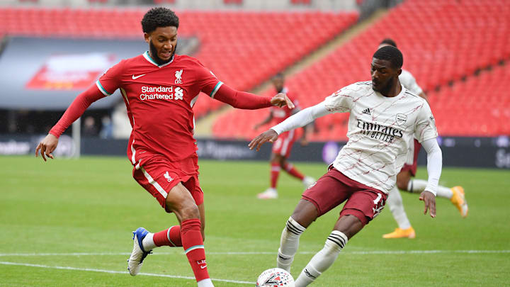 Ainsley Maitland-Niles (kanan) / Arsenal