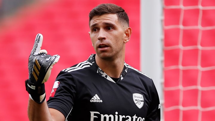Arsenal Keeper Martinez Questioned Van Dijk S Decision To Go First Before Community Shield Penalty Shootout