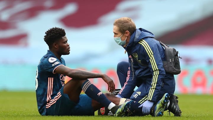 Aston Villa v Arsenal - Premier League