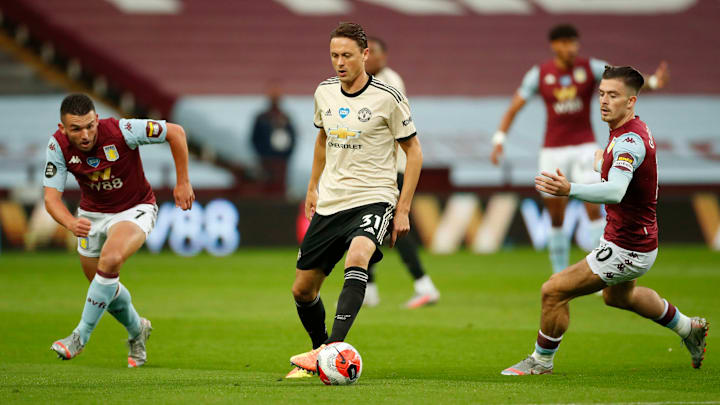 Nemanja Matic pada laga melawan Aston Villa Nemanja Matic pada laga melawan Aston Villa