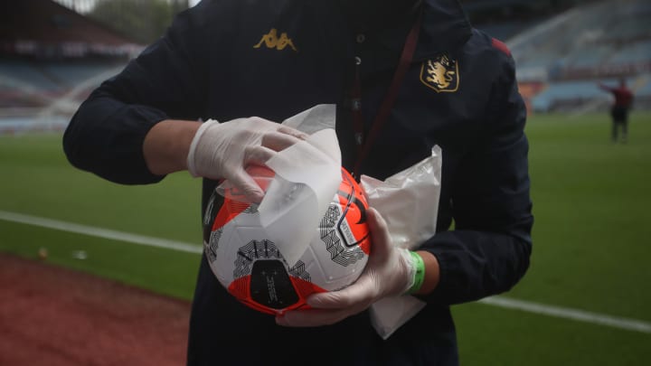 FIFA publica relatório sobre impacto da pandemia da Covid-19 no mercado de transferências; entidade deve emitir novo parecer em 2021. FIFA publica relatório sobre impacto da pandemia da Covid-19 no mercado de transferências; entidade deve emitir novo parecer em 2021.