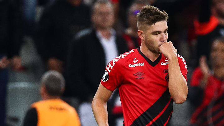 Centroavante de 23 anos pertence ao Athletico-PR e chega como emprestado até o fim da temporada. Centroavante de 23 anos pertence ao Athletico-PR e chega como emprestado até o fim da temporada.