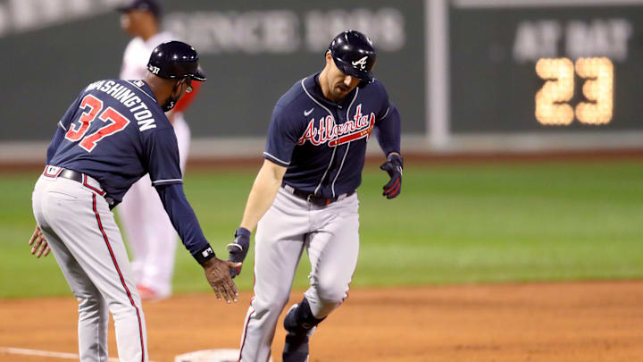 Adam Duvall suma 8 jonrones en la temporada de 2020