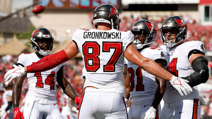 Rob Gronkowski será baja con los Buccaneers en la Semana 4