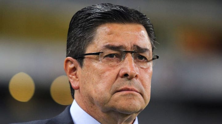 Luis Fernando Tena en un partido de las Chivas del Guadalajara.