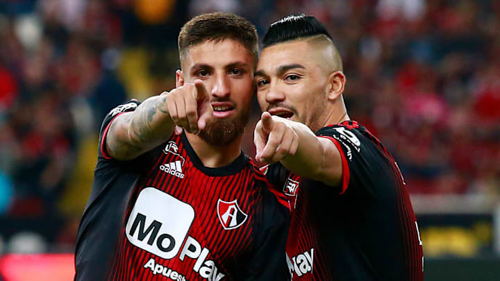 Ignacio Jeraldino festeja un gol en partido entre Atlas y Puebla.