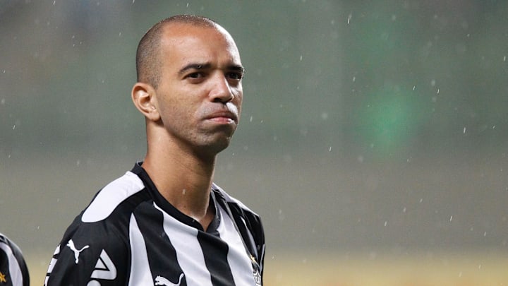 Atacante estreou em derrota do Santos ante o Athletico-PR na Sul-Americana Atacante estreou em derrota do Santos ante o Athletico-PR na Sul-Americana