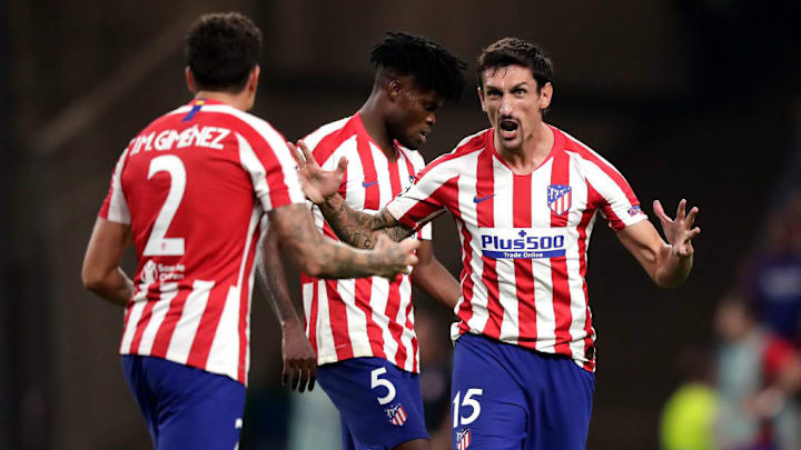 Savic y Giménez lucharán por un puesto en el once