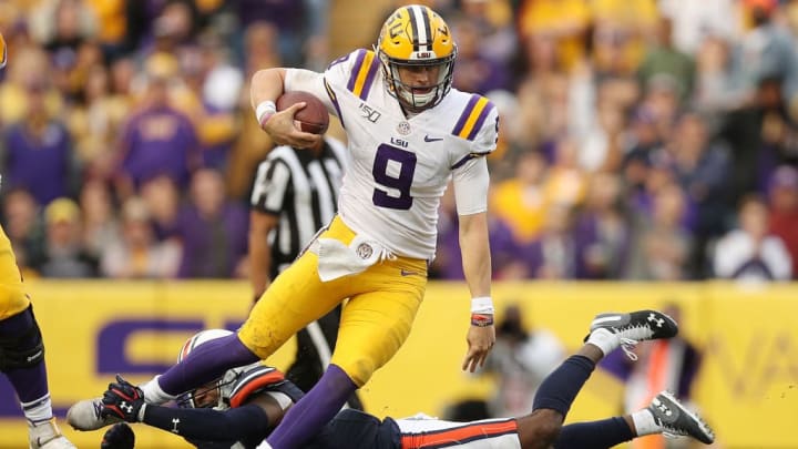 Burrow scrambles against Auburn