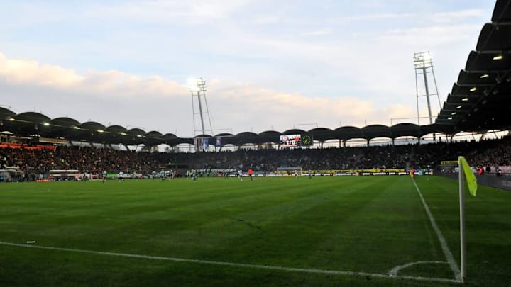 Stadion Graz-Liebenau, ubicado en la Ciudad de Graz, Austria y casa de Sturm Graz y Grazer AK. 
