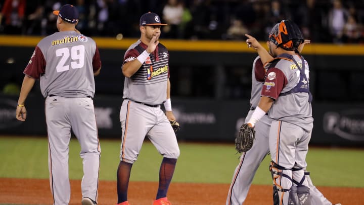 Jugadores de Caribes de Anzoátegui celebran durante un juego de Serie del Caribe