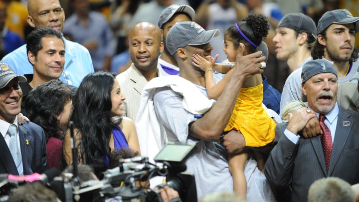 Los Angeles Lakers fueron campeones de la NBA en la misma fecha que se celebra el Día del Padre y la Hija en Estados Unidos Los Angeles Lakers fueron campeones de la NBA en la misma fecha que se celebra el Día del Padre y la Hija en Estados Unidos