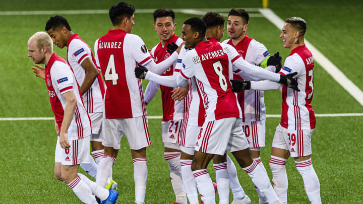 Il gruppo Ajax dopo un gol