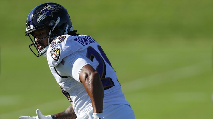Thomas fue despedido por los Ravens y está en la agencia libre de la NFL