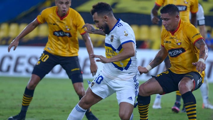Mario Pineida, Carlos Tévez