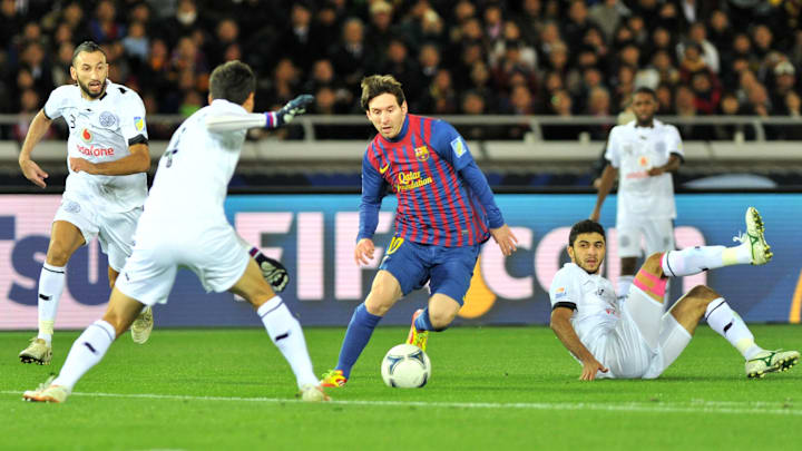 Barcelona striker Lionel Messi (C) contr