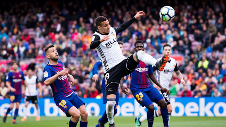 Striker Valencia Rodrigo Prediksi Barcelona Juara La Liga 2019 20