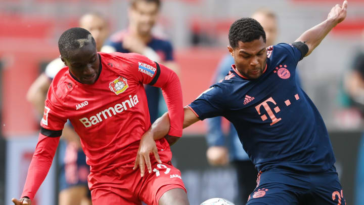 Der FC Bayern und Bayer Leverkusen streiten sich um den Pokal Der FC Bayern und Bayer Leverkusen streiten sich um den Pokal