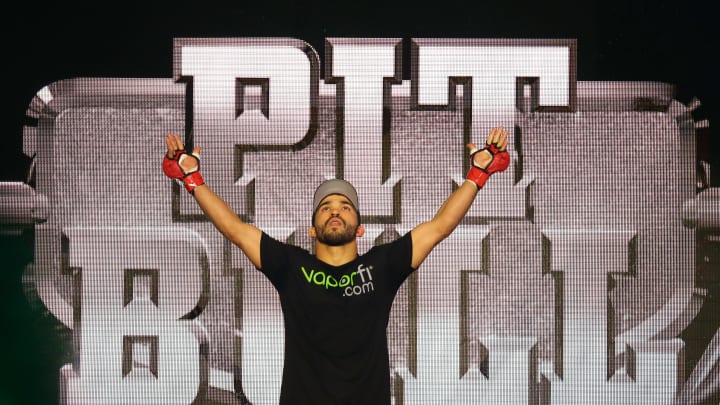 Patricio "Pitbull" Freire actualmente compite en Bellator MMA, donde es el campeón mundial de peso ligero 