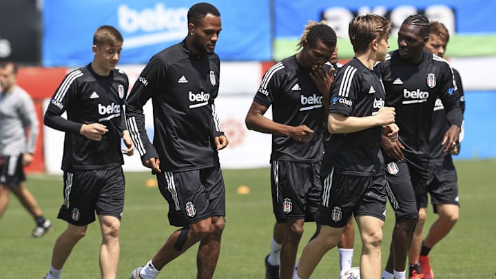 Beşiktaş oyuncuları koşu yapıyor. Beşiktaş oyuncuları koşu yapıyor.