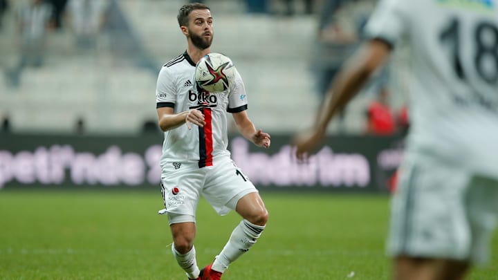 Miralem Pjanic'ten top kontrolü Miralem Pjanic'ten top kontrolü