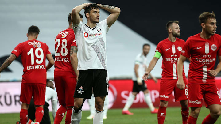 Umut Nayir'in üzüntüsü Umut Nayir'in üzüntüsü