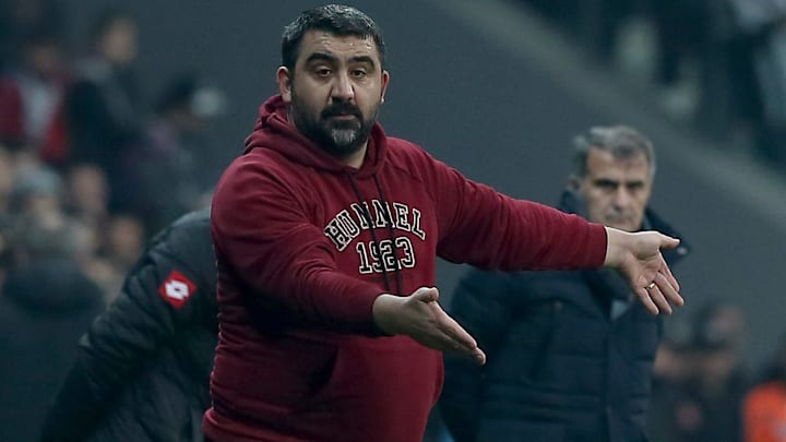 Ümit Özat'tan tepki Ümit Özat'tan tepki