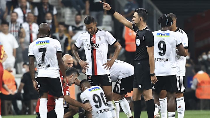 Alex Teixeira'nın tedavisi sırasında yaşananlar Alex Teixeira'nın tedavisi sırasında yaşananlar