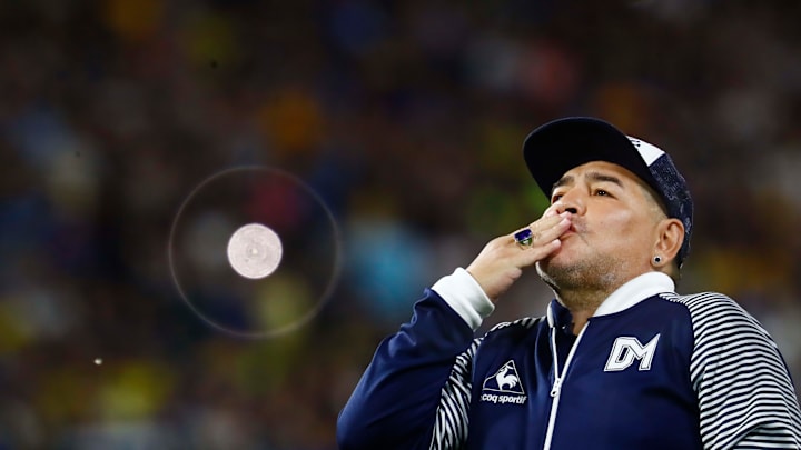Diego Maradona aurait déjà un accord pour devenir le futur sélectionneur de la Roja Diego Maradona aurait déjà un accord pour devenir le futur sélectionneur de la Roja