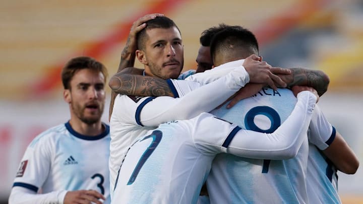 Argentina celebra un gol contra Bolivi