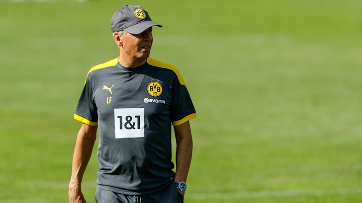 Lucien Favre plant die Rückkehr zur Viererkette beim BVB Lucien Favre plant die Rückkehr zur Viererkette beim BVB