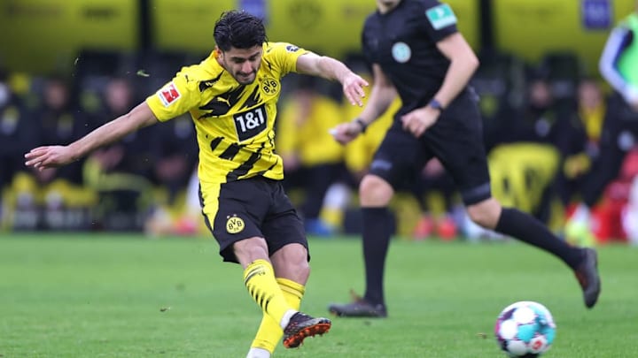 Der Moment, in dem Dahoud die 50. Torvorlage Sanchos in einem Bundesliga-Spiel veredelt