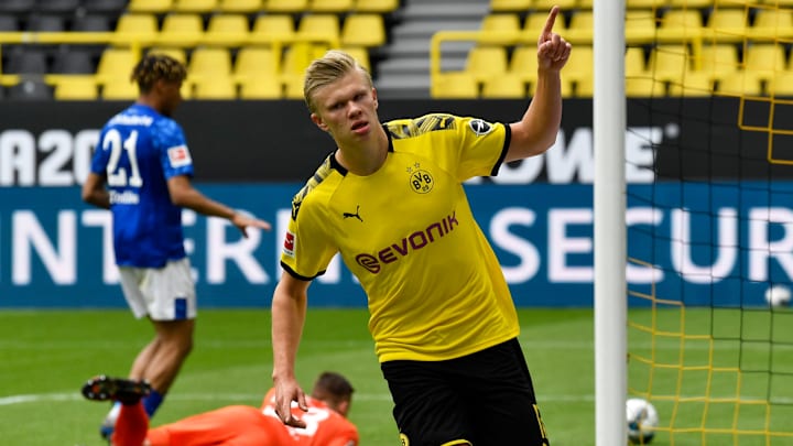 Borussia Dortmund v FC Schalke 04 - Bundesliga Borussia Dortmund v FC Schalke 04 - Bundesliga