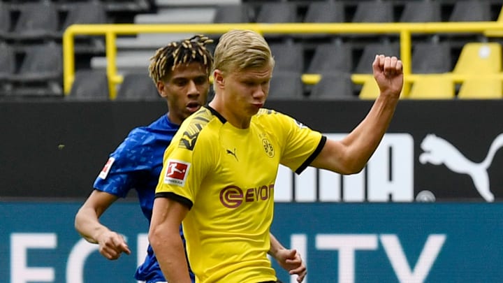 Borussia Dortmund v FC Schalke 04 - Bundesliga Borussia Dortmund v FC Schalke 04 - Bundesliga