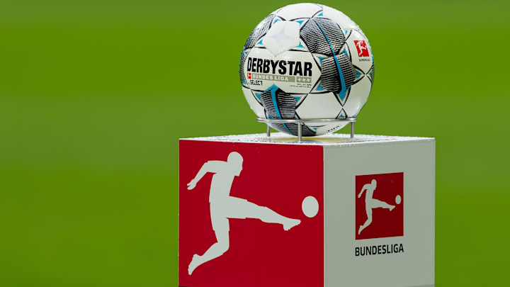Kehrt die Bundesliga bald wieder auf den Rasen zurück? Kehrt die Bundesliga bald wieder auf den Rasen zurück?
