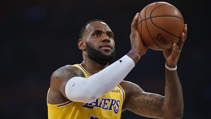 LeBron James cayó derrotado en su último encuentro y los Lakers fueron criticados