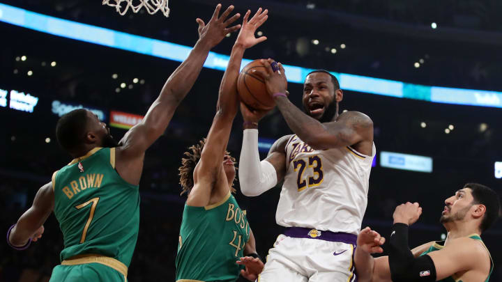 Lakers sigue de gira por el Este