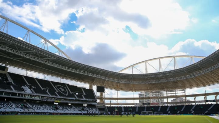Botafogo e Ceará encerram o primeiro turno do Brasileirão no Engenhão. 