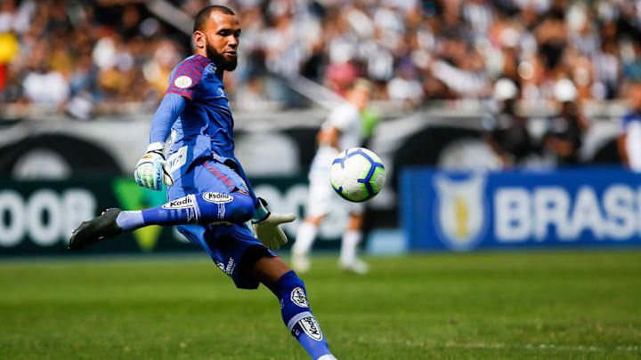 Santos suspeita de negociação entre Everson e Atlético-MG.